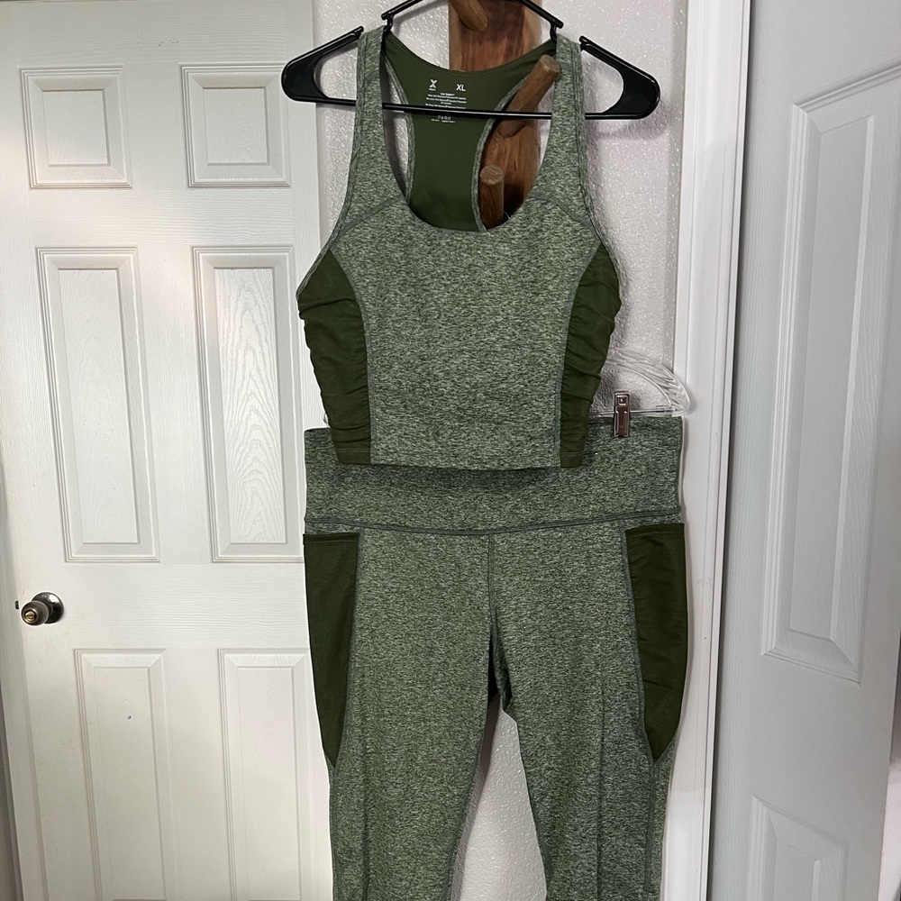 Xersion workout set - Picture 2 of 4